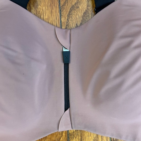 Knix Catalyst Zip Front Pink Bra, size 6 - Picture 6 of 11